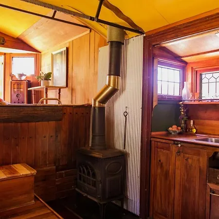 Alpacas Off Grid - House Truck Hotel Takaka Exterior photo